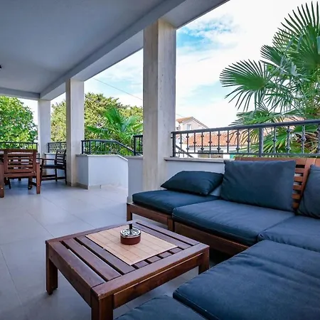 Modern Christian With Private Pool And Sauna Porat (Krk)