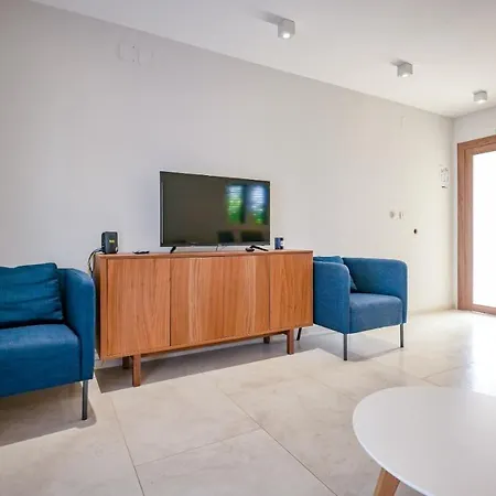 Modern Christian With Private Pool And Sauna *