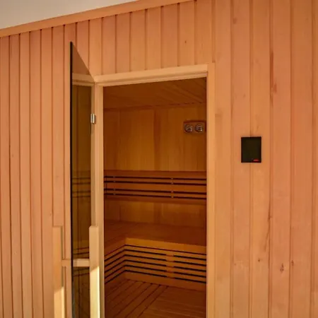 Modern Christian With Private Pool And Sauna *