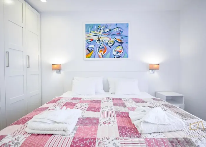 Modern Christian With Private Pool And Sauna فيلة