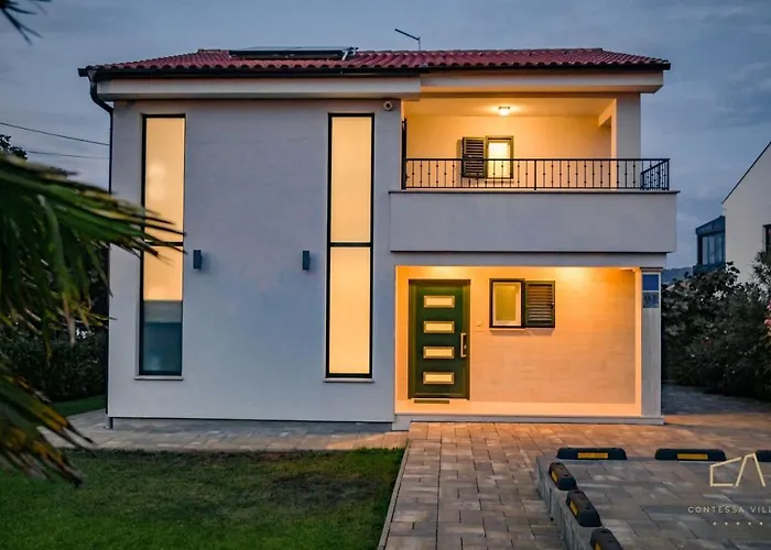 Modern Christian With Private Pool And Sauna *