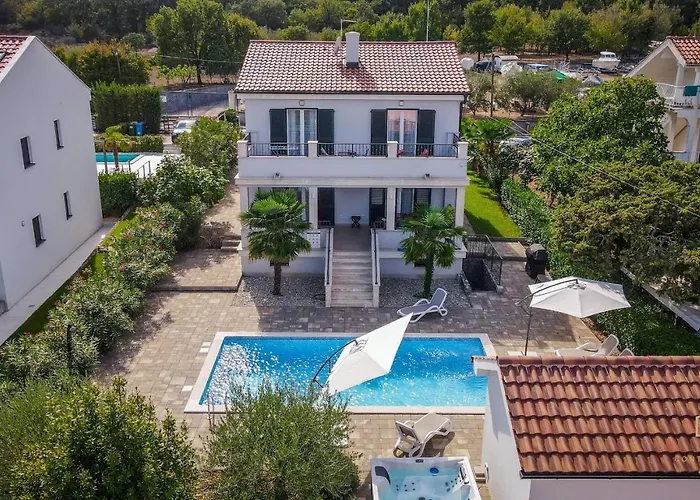 Modern Christian With Private Pool And Sauna فيلة بورات