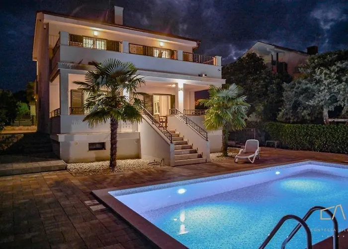 Modern Christian With Private Pool And Sauna *