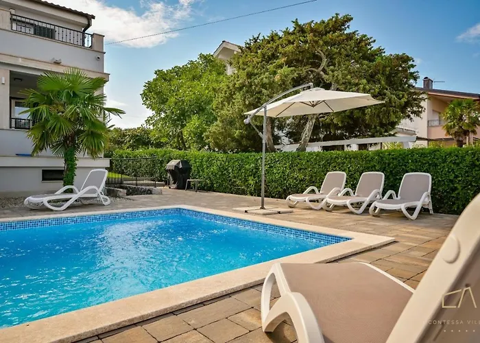 فيلة Modern Christian With Private Pool And Sauna بورات