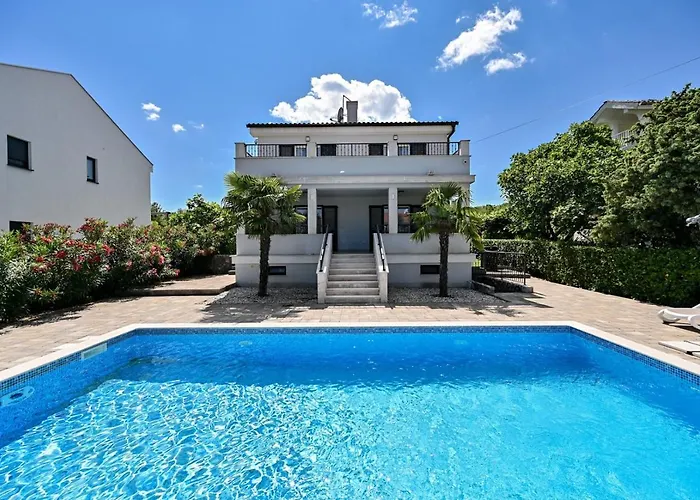 Modern Christian With Private Pool And Sauna *