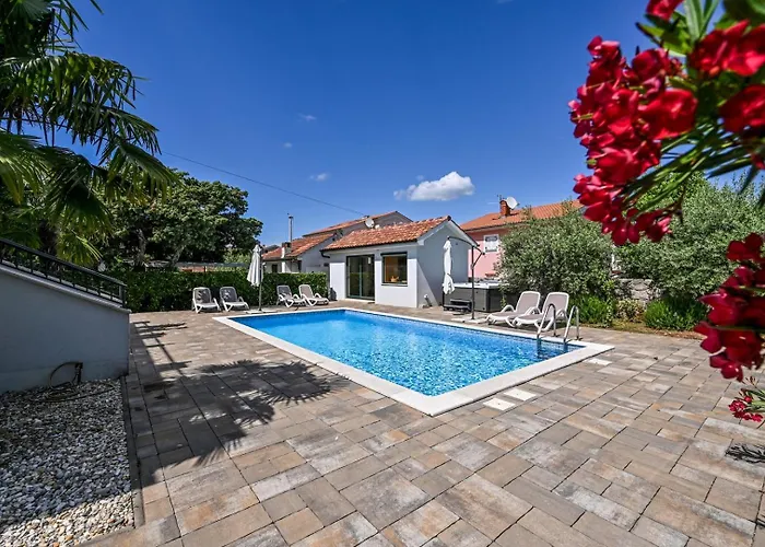فيلة Modern Christian With Private Pool And Sauna