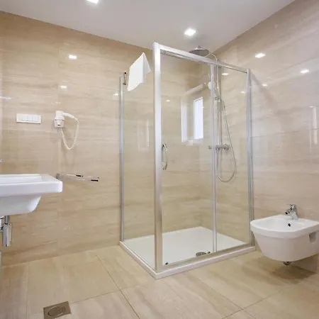 Modern Christian With Private Pool And Sauna Vilă