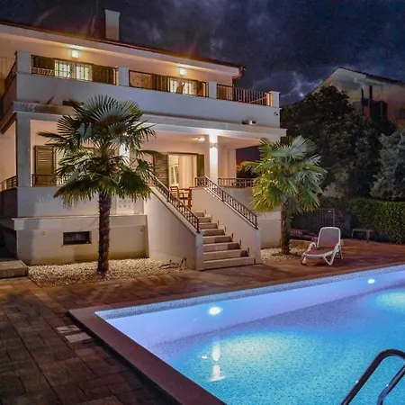 Modern Christian With Private Pool And Sauna *