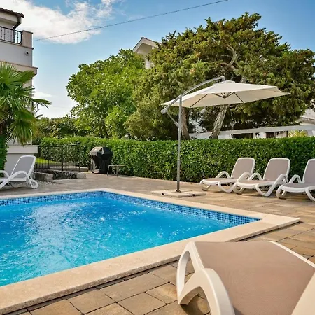 Vilă Modern Christian With Private Pool And Sauna Porat (Krk)